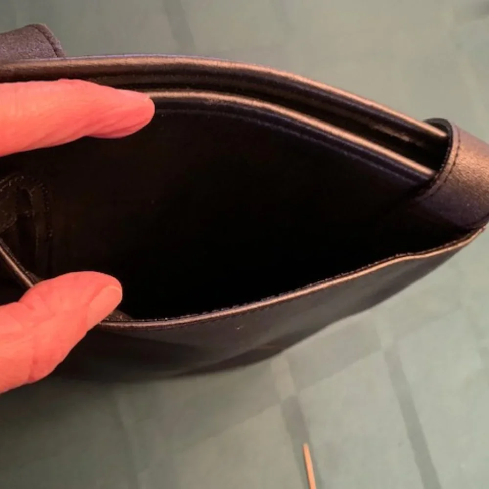 🎉HP🎉Vintage Leather Longchamp shoulder bag - Picture 9 of 16